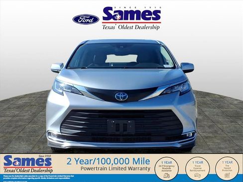 Used 2023 Toyota Sienna XLE image 2