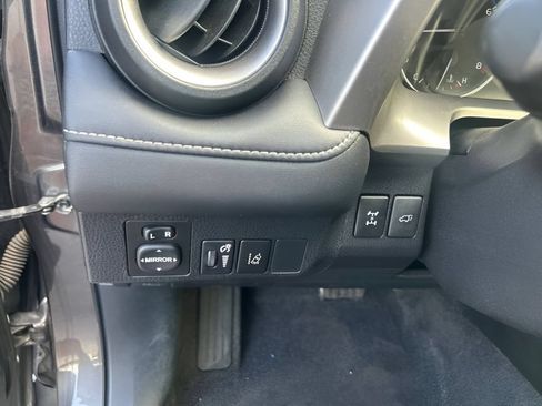 Used 2016 Toyota RAV4 Limited AWD/4WD image 21