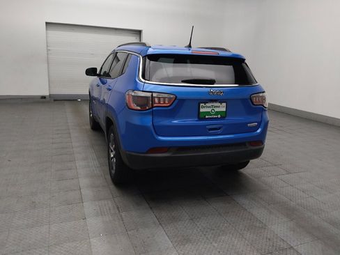 Used 2018 Jeep Compass Latitude w/ Popular Equipment Group FWD image 5