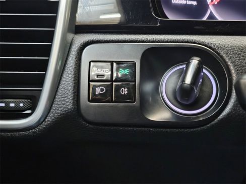 Used 2019 Porsche Cayenne Base image 33