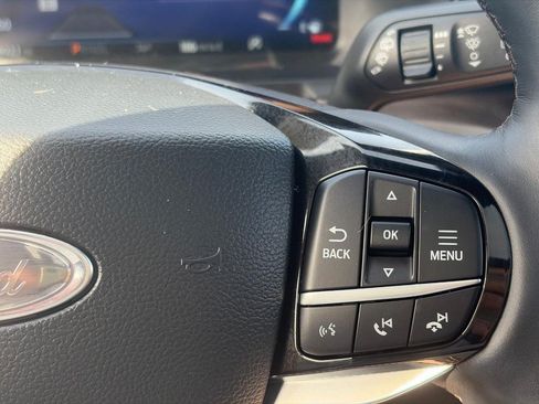 Used 2022 Ford Explorer Platinum w/ Equipment Group 601A AWD/4WD image 26