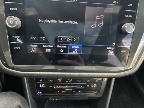 Used 2023 Volkswagen Tiguan SE R-Line image 32