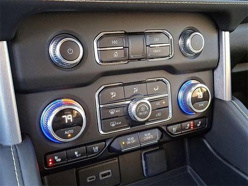 Used 2024 GMC Yukon SLT image 19