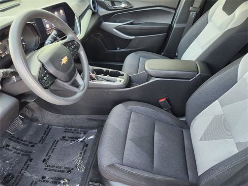 Used 2024 Chevrolet Trax LS w/ LS Convenience Package FWD image 4