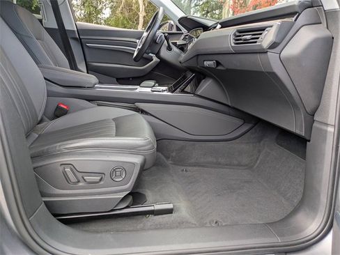 Used 2019 Audi e-tron Premium Plus image 3