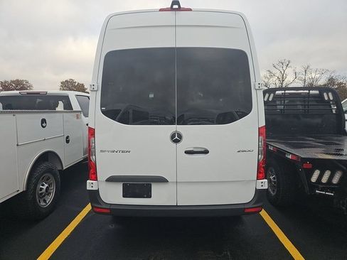 Used 2024 Mercedes-Benz Sprinter 2500 image 8