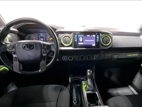 Used 2019 Toyota Tacoma TRD Off-Road image 18