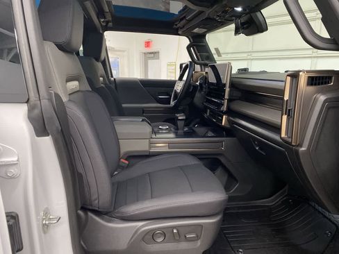 Used 2024 GMC Hummer EV 3X w/ LPO, Illumination Package image 18