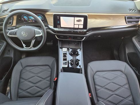 Used 2024 Volkswagen Atlas SE image 27