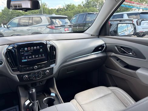 Used 2018 Chevrolet Traverse Premier w/ Driver Confidence II Package FWD image 22