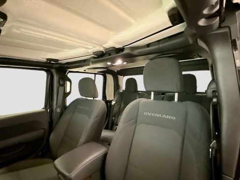 Used 2021 Jeep Gladiator Overland w/ Cold Weather Group image 18