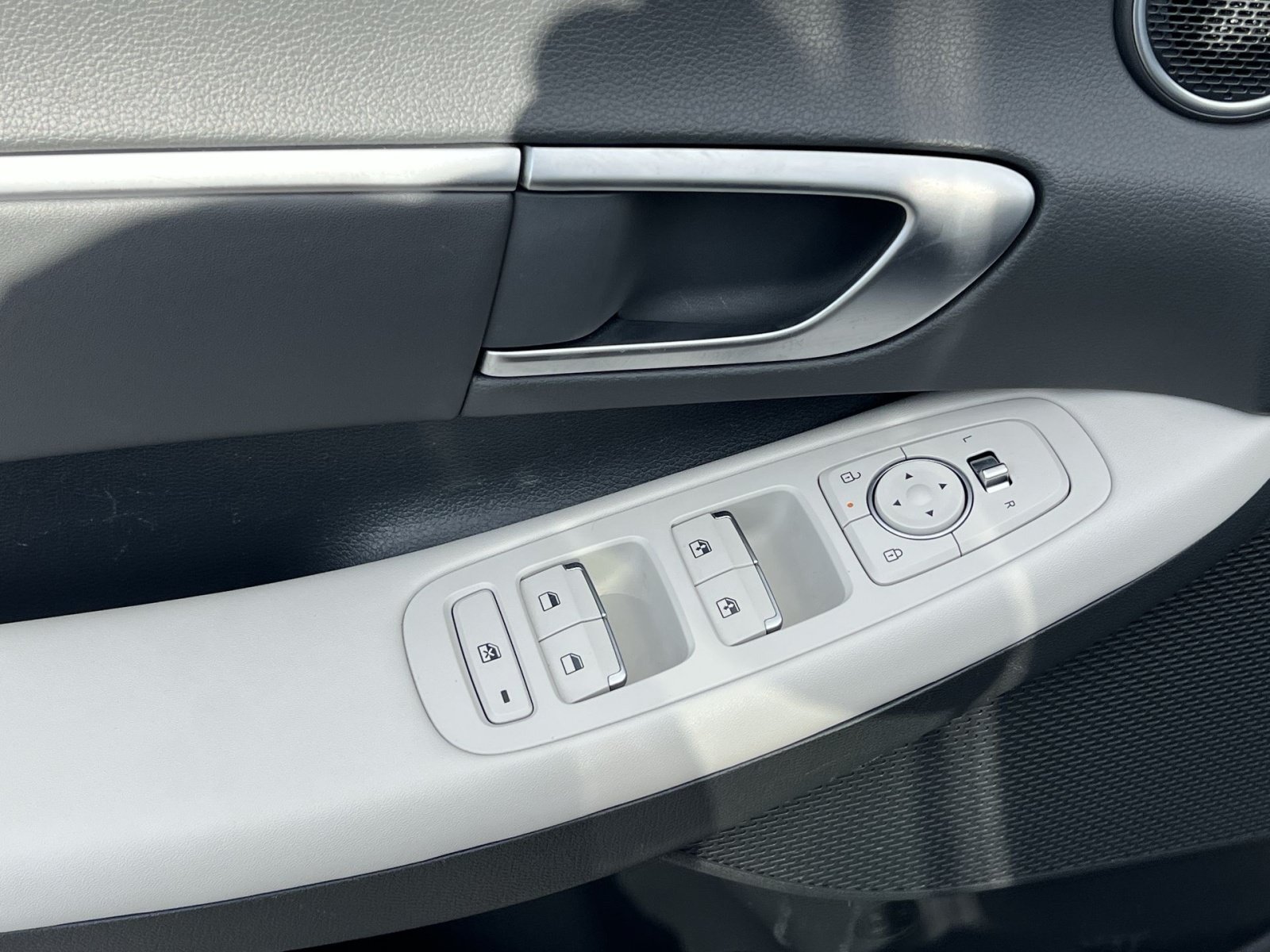 Used 2025 Hyundai Sonata SEL FWD image 16