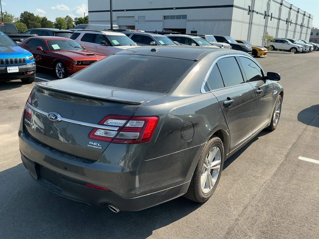 Used 2017 Ford Taurus SEL FWD image 3