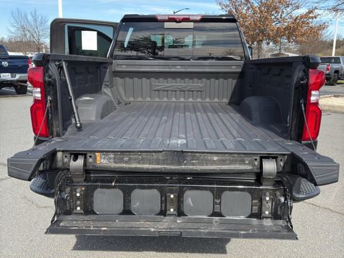 Used 2024 Chevrolet Silverado 2500 ZR2 w/ Technology Package image 30