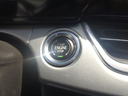 Used 2025 Chevrolet Trax LT w/ LT Convenience Package FWD image 17