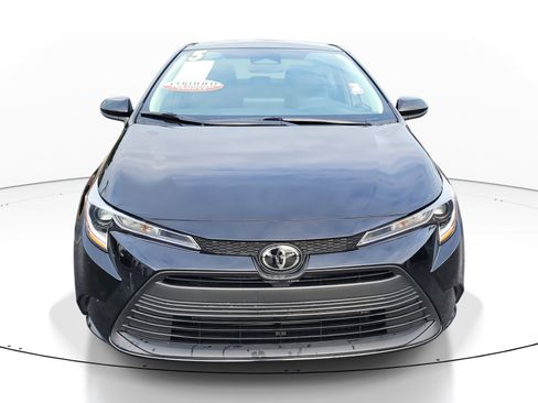 Certified 2025 Toyota Corolla LE image 2