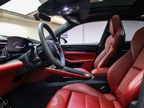 Certified 2025 Porsche Macan Turbo Electric image 22