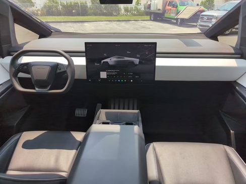 Used 2024 Tesla Cybertruck AWD Crew Cab image 21