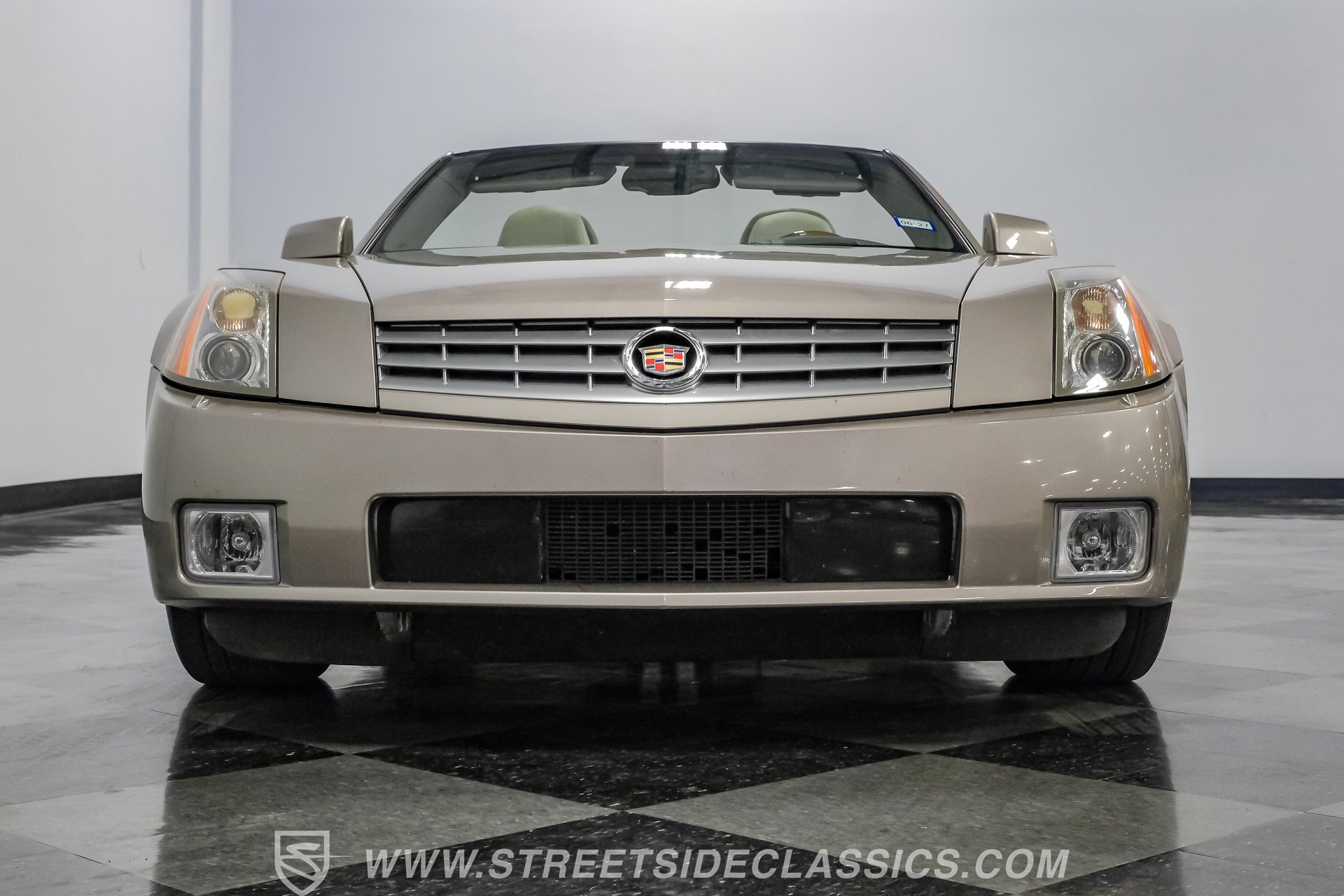 Used 2005 Cadillac XLR RWD image 31