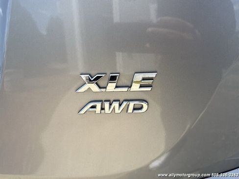 Used 2017 Toyota RAV4 XLE AWD/4WD image 13