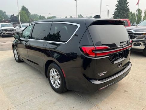 Certified 2024 Chrysler Pacifica Touring-L FWD image 4