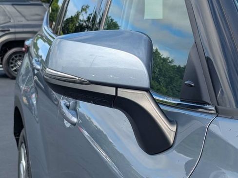 Used 2022 Toyota Highlander Limited FWD image 15