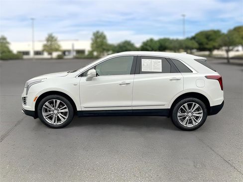 Certified 2025 Cadillac XT5 Premium Luxury image 3