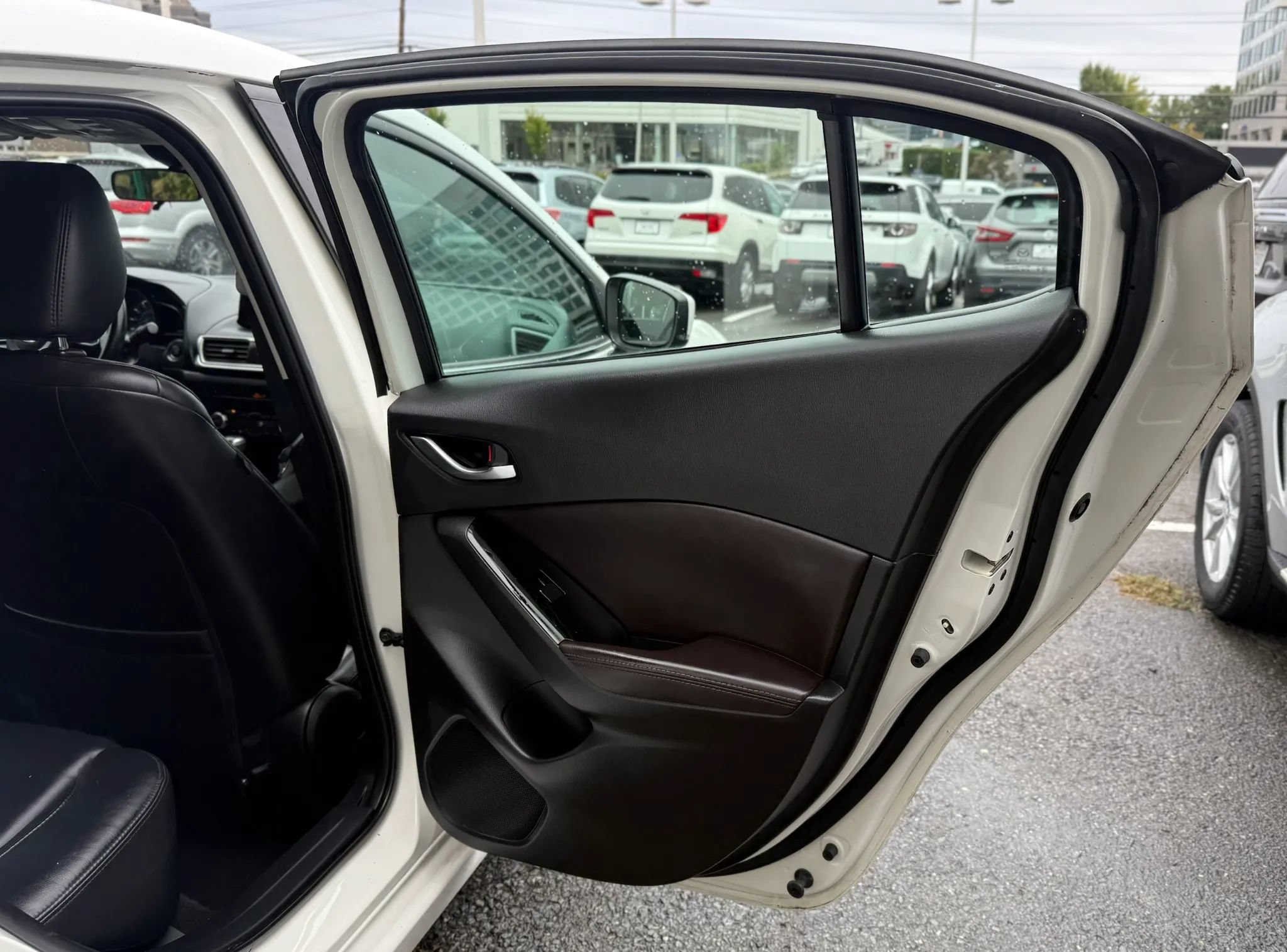 Used 2018 MAZDA MAZDA3 Touring FWD image 28