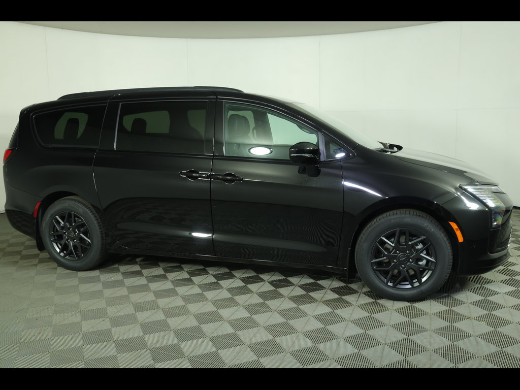 New 2027 Chrysler Pacifica Select w/ S Appearance Package FWD image 13