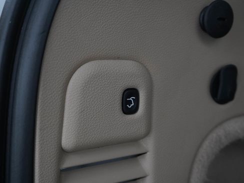 Used 2020 Jeep Grand Cherokee Overland AWD/4WD image 11