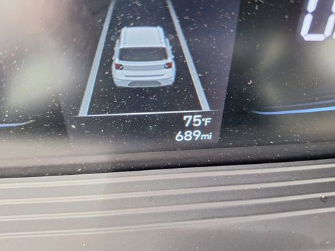 Used 2026 Hyundai Venue SE FWD image 19