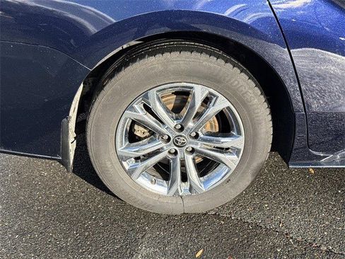 Used 2022 Toyota Sienna XSE image 7