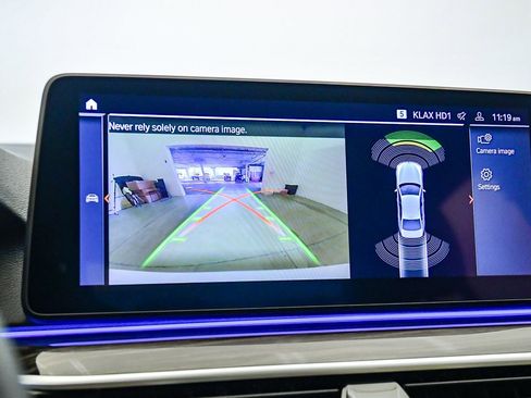 Certified 2023 BMW 530e w/ Convenience Package image 29