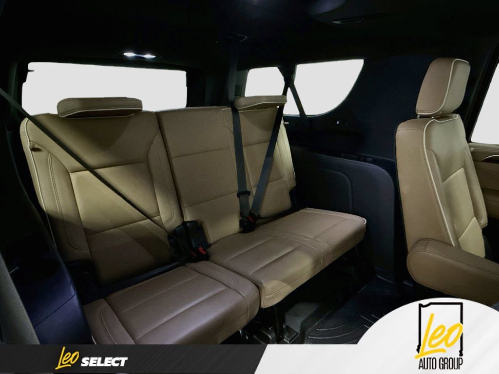 Used 2021 Chevrolet Suburban Premier w/ Premium Package AWD/4WD image 33
