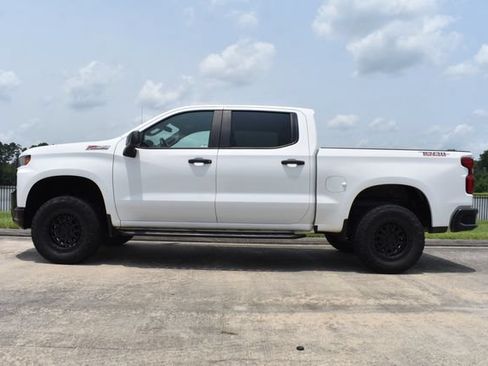 Used 2019 Chevrolet Silverado 1500 Custom Trail Boss w/ Custom Convenience Package AWD/4WD image 3