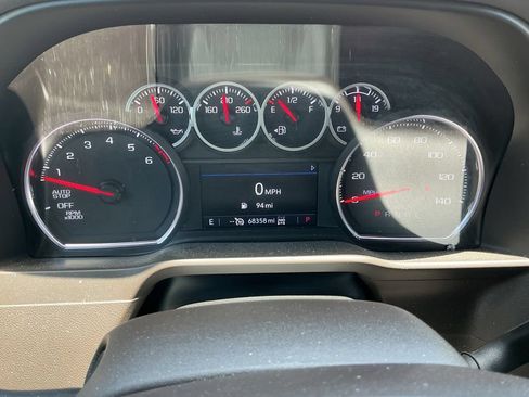 Used 2021 Chevrolet Silverado 1500 LT w/ Convenience Package II AWD/4WD image 8
