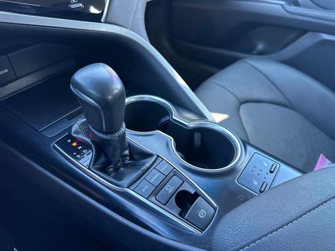 Used 2018 Toyota Camry XSE image 22