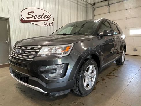 Used 2016 Ford Explorer XLT w/ Equipment Group 202A AWD/4WD image 2