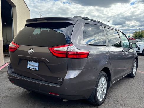 Used 2017 Toyota Sienna XLE w/ XLE Navigation Package AWD/4WD image 5