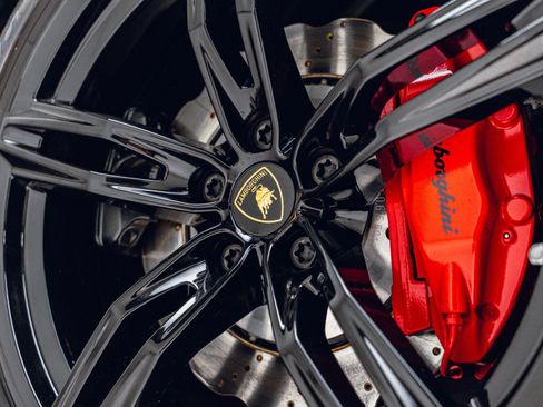 Used 2021 Lamborghini Huracan EVO RWD image 25