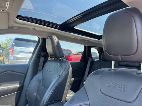 Used 2021 Jeep Cherokee Limited w/ Mopar Interior Package AWD/4WD image 11