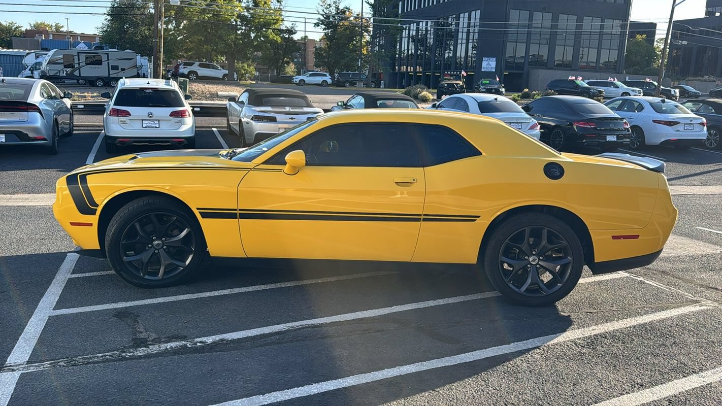 Used 2017 Dodge Challenger SXT RWD image 6