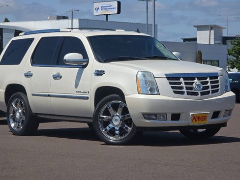 Used 2008 Cadillac Escalade AWD image 2