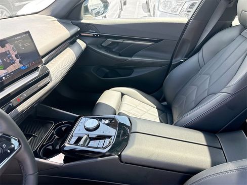 Used 2024 BMW 530i w/ Premium Package image 26