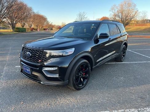 Used 2022 Ford Explorer ST w/ ST Street Pack image 5