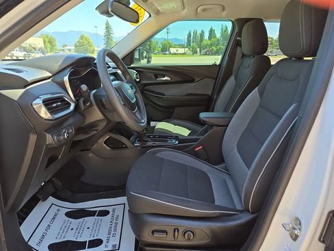 Used 2023 Chevrolet TrailBlazer LT w/ Convenience Package AWD/4WD image 2