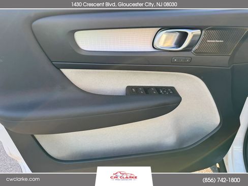 Used 2019 Volvo XC40 T5 Momentum AWD/4WD image 13