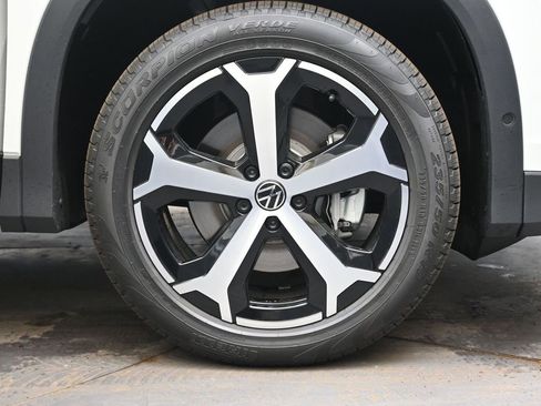 New 2026 Volkswagen Tiguan SE image 10