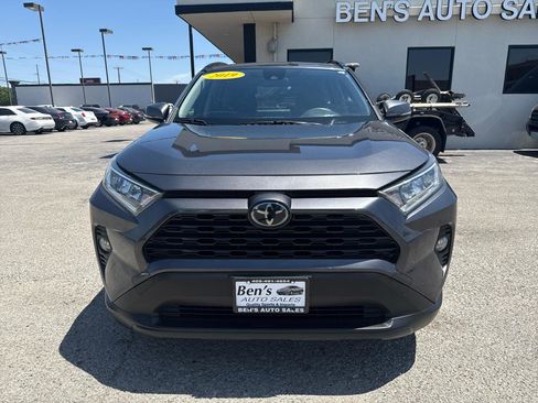 Used 2019 Toyota RAV4 XLE w/ Convenience Package FWD image 4