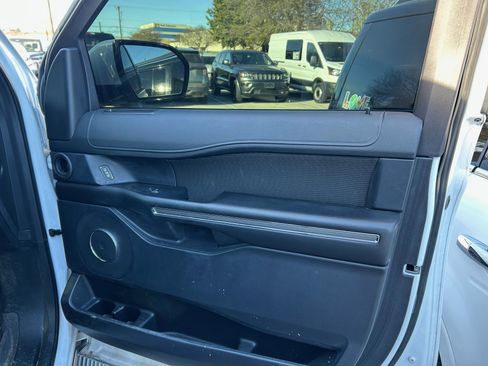 Used 2020 Ford Expedition XLT image 14